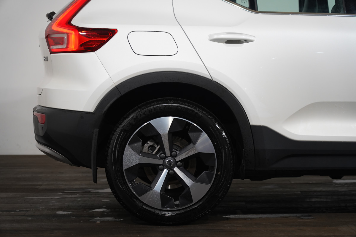 2023 Volvo Xc40 Ultimate B4 Bright Mhev SUV Image 6