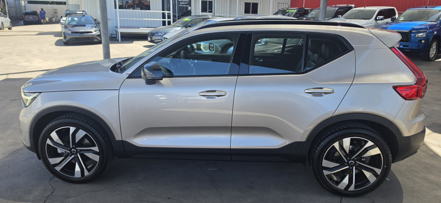 2023 Volvo XC40 XZ Ultimate B5 Dark SUV Image 4