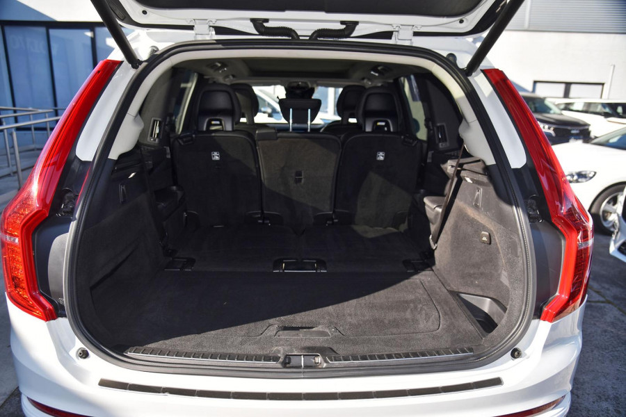 2021 Volvo XC90 L Series T6 Momentum SUV Image 8