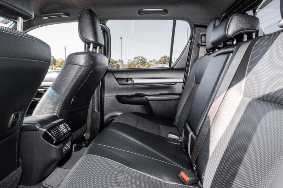 2025 Toyota HiLux GUN126R Rogue 48V Ute Image 9