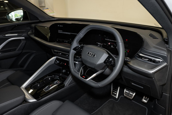 2026 Audi Q5 e-hybrid 270kW SUV image 14