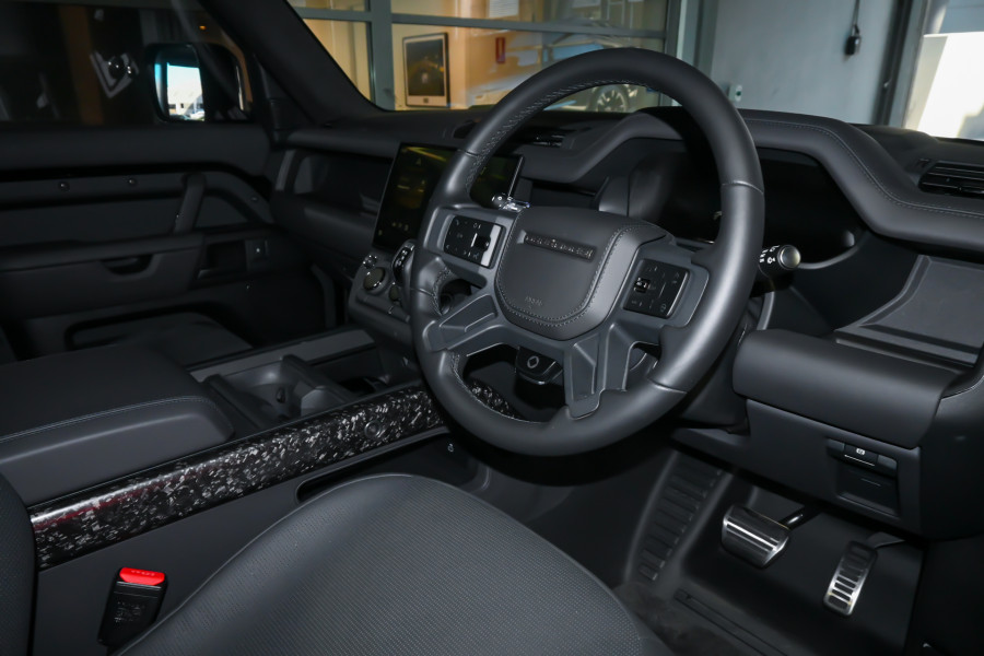 2026 Land Rover Defender L663 110 P635 OCTA Black SUV