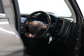 2017 MY18.5 Mitsubishi Outlander ZL ES Suv Image 5