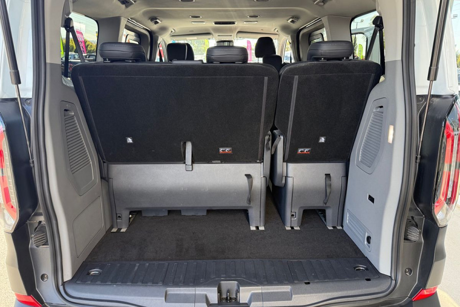 2024 Ford Tourneo AV Active Van Image 19