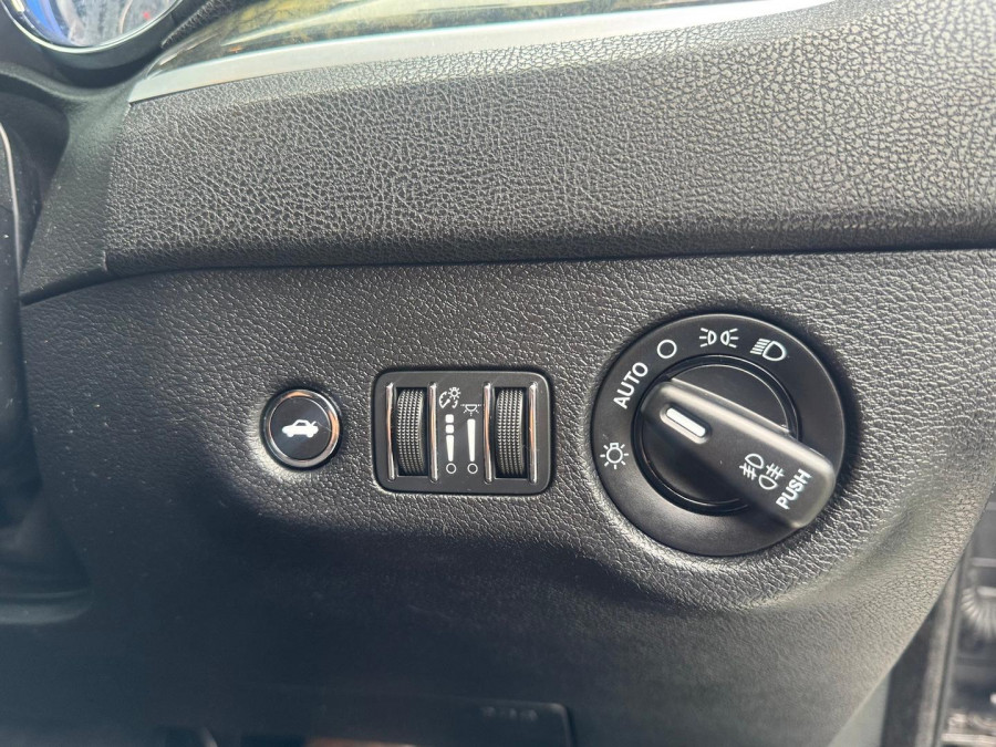 2015 MY14 Chrysler 300 LX C Sedan Image 23