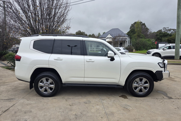 2024 Toyota LandCruiser FJA300R VX SUV Image 8