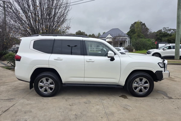2024 Toyota LandCruiser FJA300R VX SUV Image 8