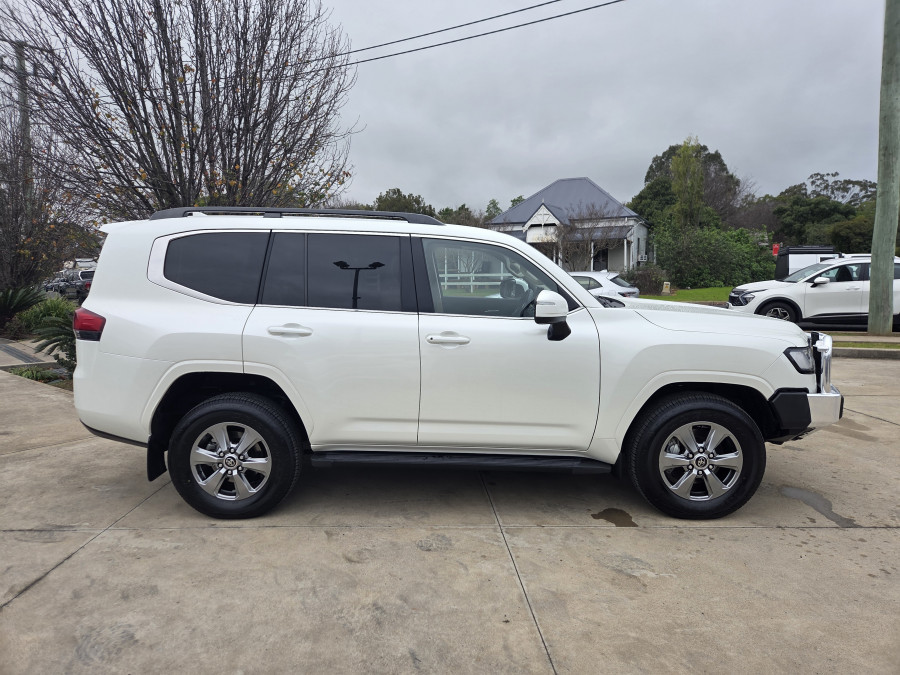 2024 Toyota LandCruiser FJA300R VX SUV Image 8
