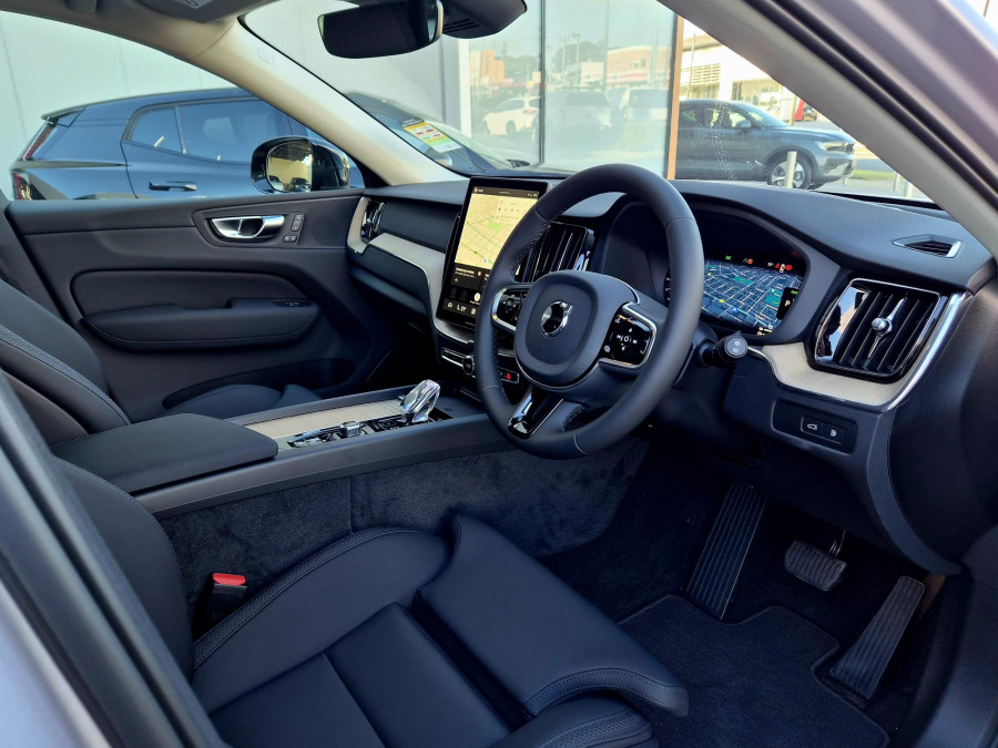 2026 Volvo XC60 UZ Plus T8 Plug-in Hybrid Dark SUV Image 12