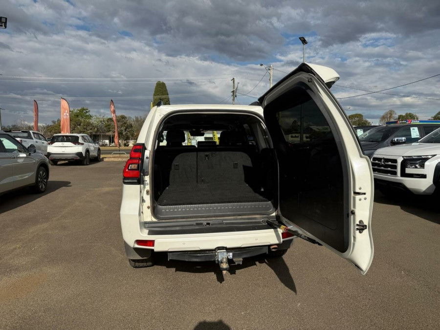 2023 Toyota LandCruiser Prado GDJ150R Kakadu SUV Image 9