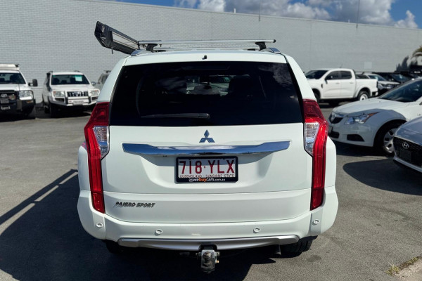 2017 Mitsubishi Pajero Sport QE GLS SUV Image 9