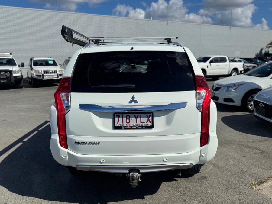 2017 Mitsubishi Pajero Sport QE GLS SUV Image 9