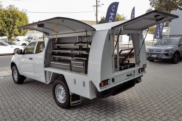 2020 MY21 Isuzu D-MAX RG SX Cab Chassis Image 2