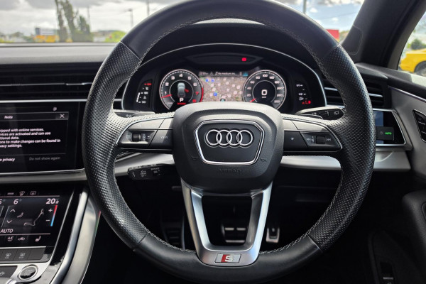 2022 Audi Q7 4M 55 TFSI S line SUV Image 14