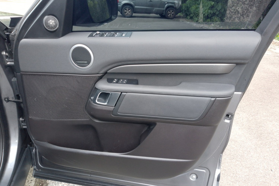 2017 Land Rover Discovery Series 5 HSE SUV Image 23