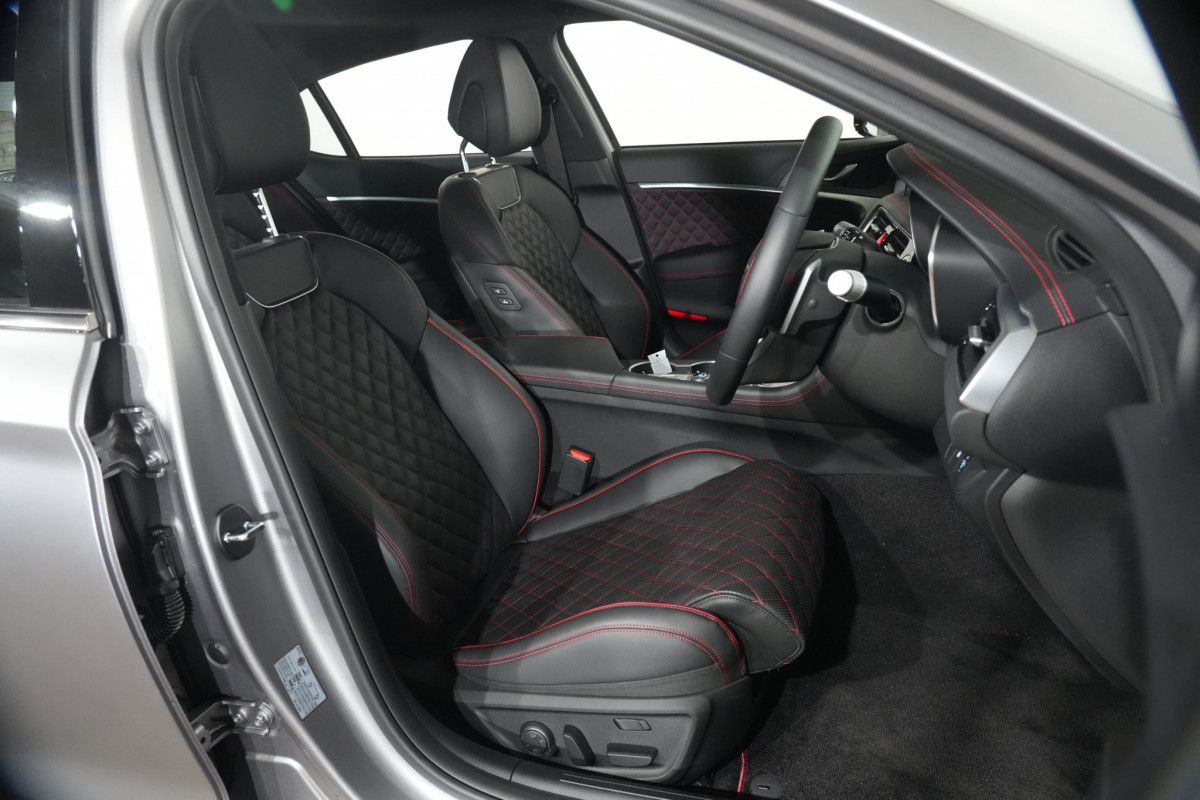 2025 Genesis G70 3.3t Sport Lux Sedan