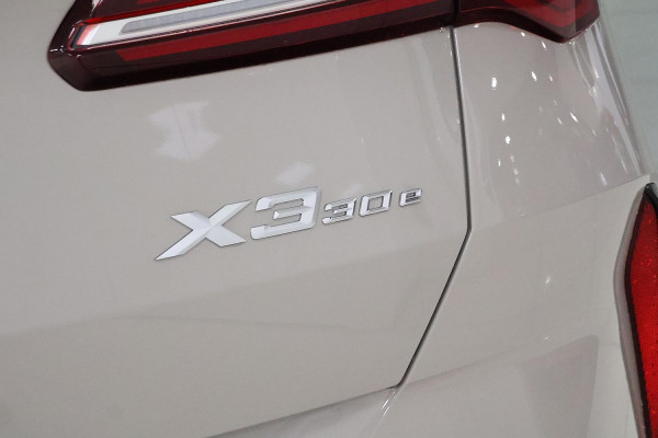 2025 BMW X3 G45 30e xDrive SUV image 4