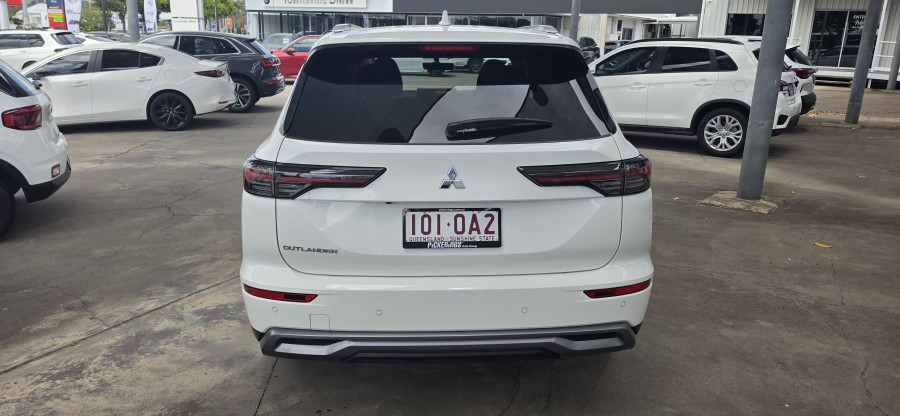 2025 Mitsubishi Outlander ZM LS SUV Image 6