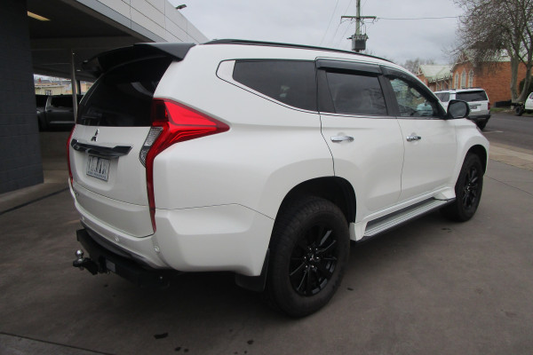 2019 Mitsubishi Pajero Sport QE Black Edition SUV Image 5