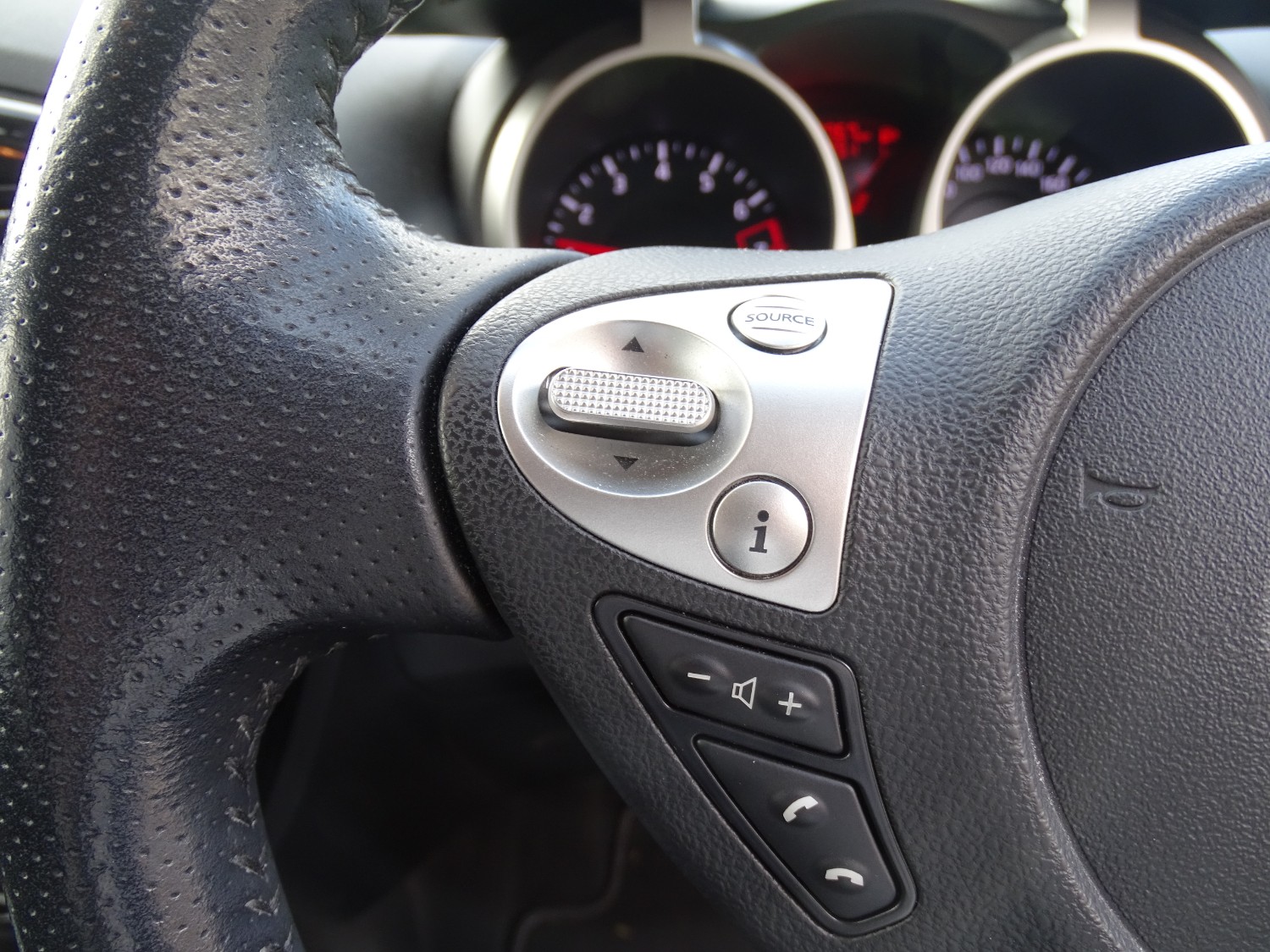 2014 Nissan JUKE F15 Ti-S Hatch Image 17