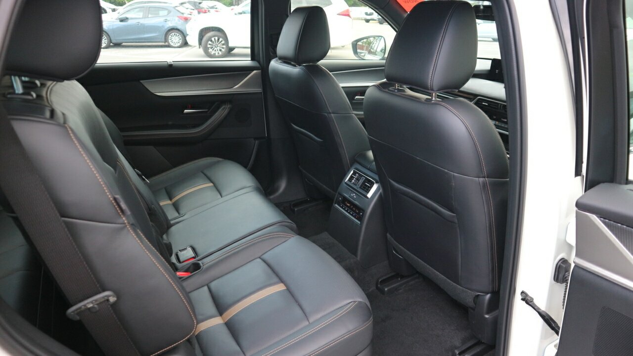2024 Mazda CX-80 KL G40e Azami SUV Image 17