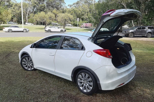 2012 Honda Civic 9th Gen VTi-L Hatch Image 5
