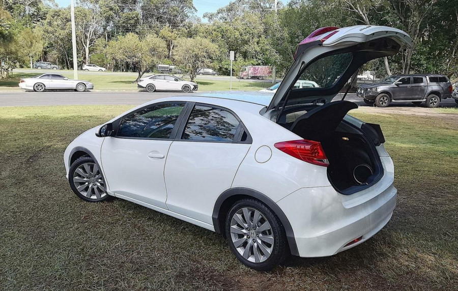 2012 Honda Civic 9th Gen VTi-L Hatch Image 5