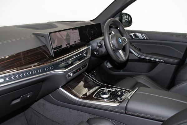 2026 BMW X5 G05 LCI xDrive50e M Sport SUV image 8