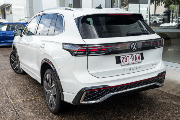 2026 Volkswagen Tayron R4 200TSI eHybrid R-Line SUV Image 2
