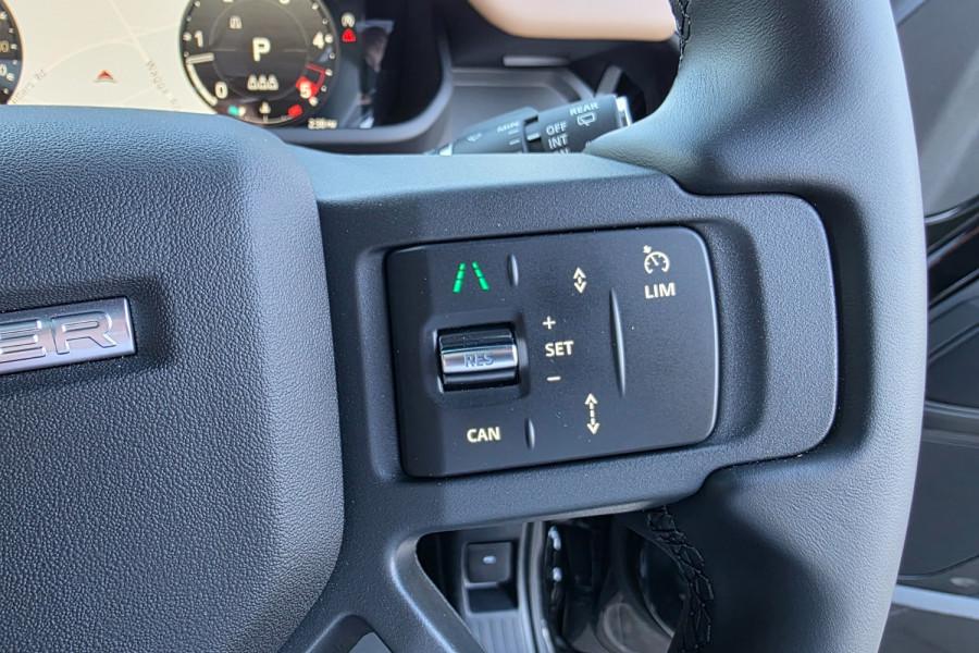 2025 Land Rover Defender 110 D300 X-DYNAMIC HSE Wagon Image 19