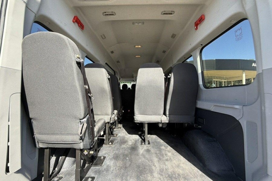 2021 LDV Deliver 9  11-Seat Bus Image 24