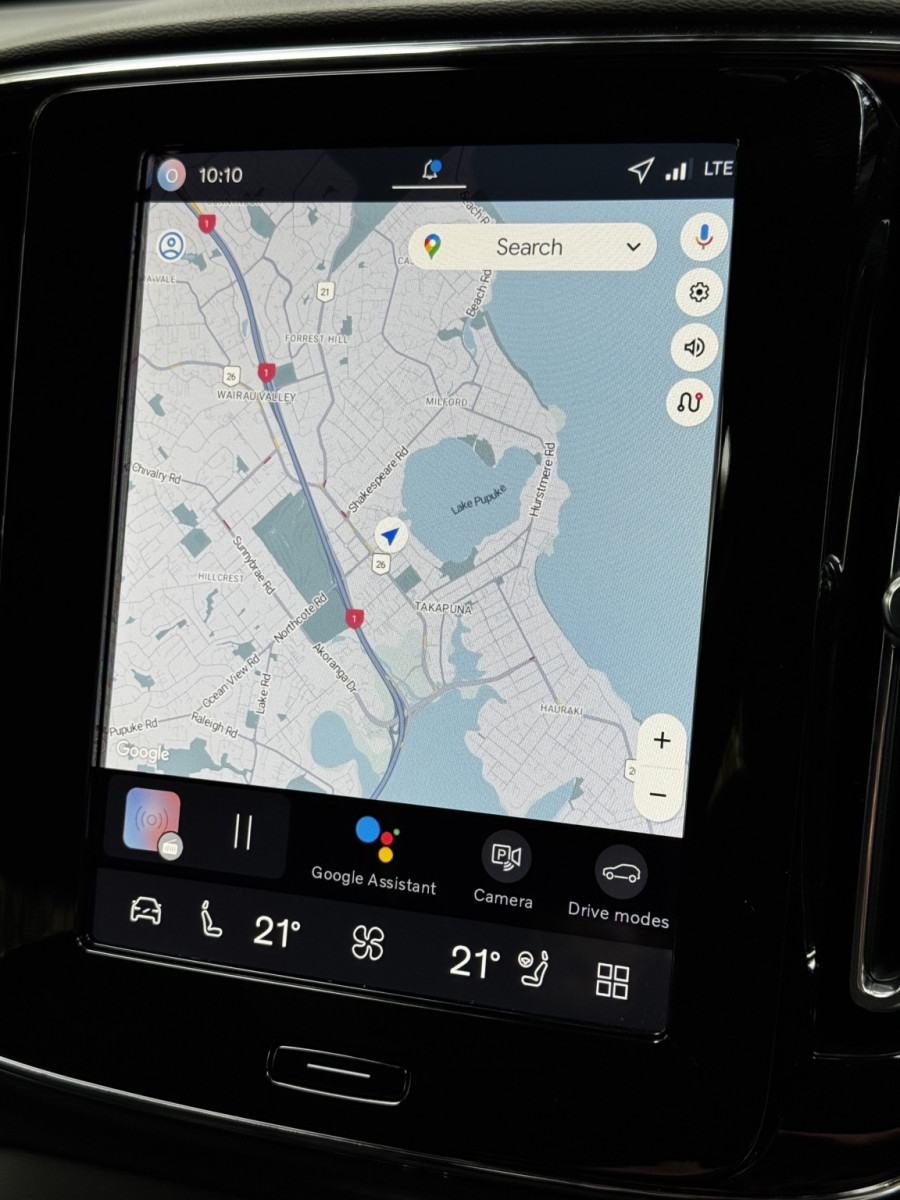 2025 Volvo XC40 XZ Ultra B4 Dark SUV Image 16