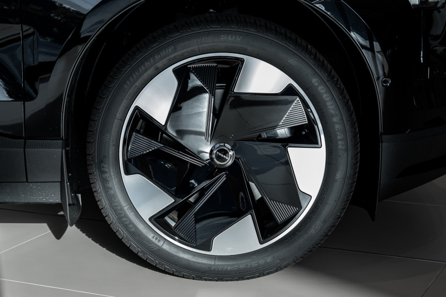 2025 Volvo EX30  Single Motor Extended Range Ultra SUV