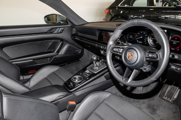 2024 Porsche 911 992 Carrera Coupe image 7