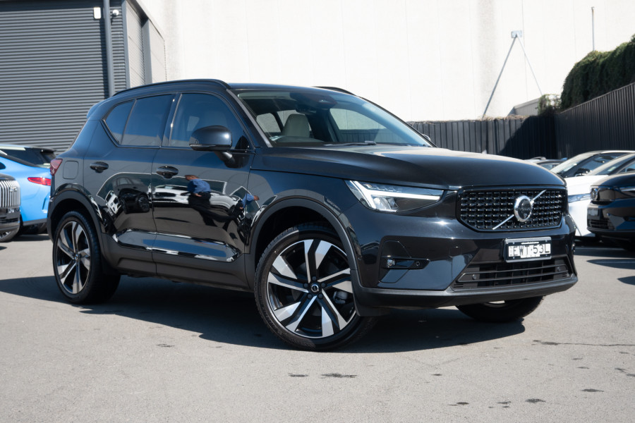 2022 MY23 Volvo XC40 XZ Ultimate B4 Dark SUV Image 1