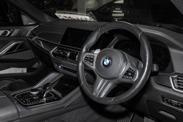2021 BMW X6 G06 M50i SUV image 6