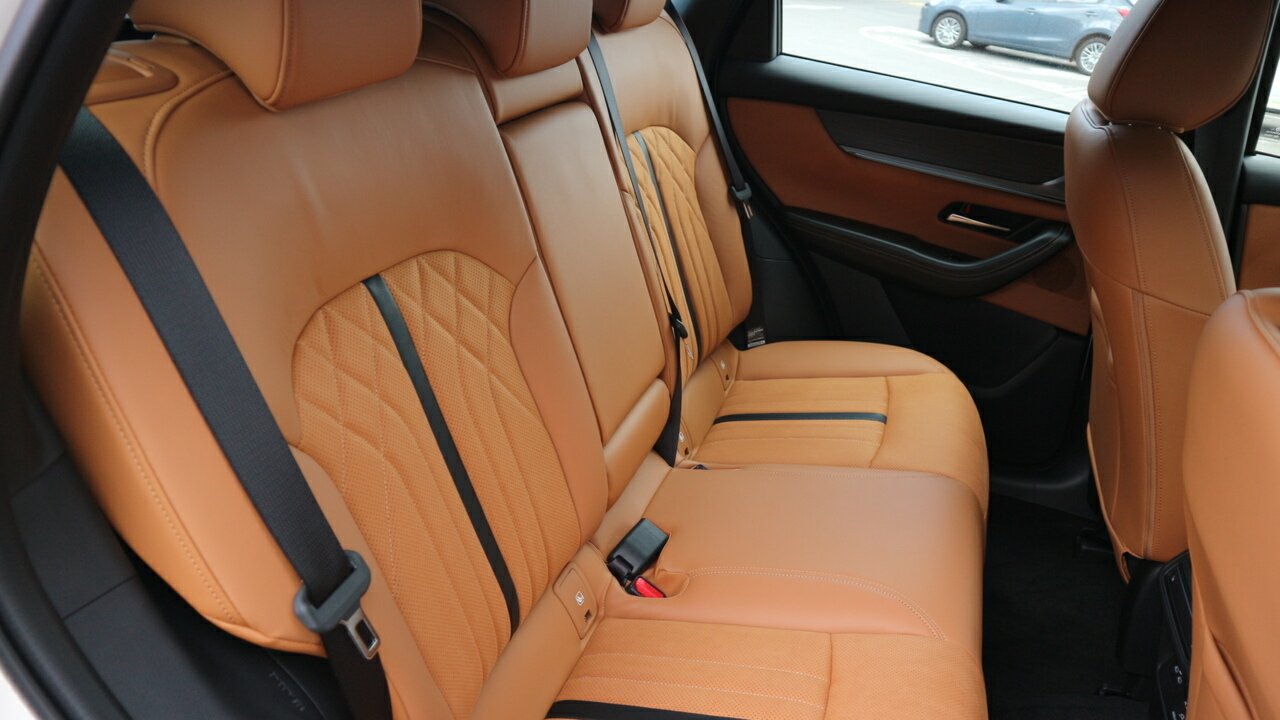 2024 Mazda CX-60 KH D50e Azami SUV Image 18