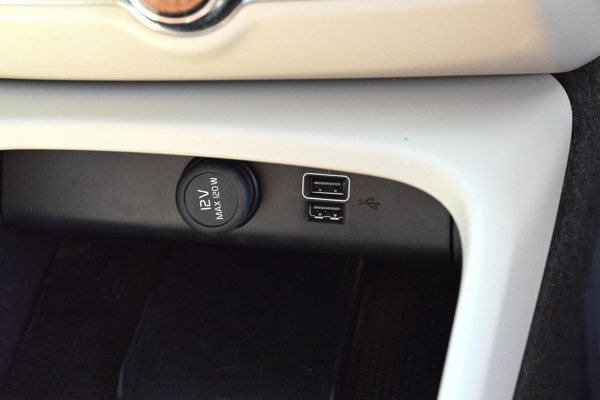 2022 Volvo XC40 XZ T4 Inscription SUV Image 16