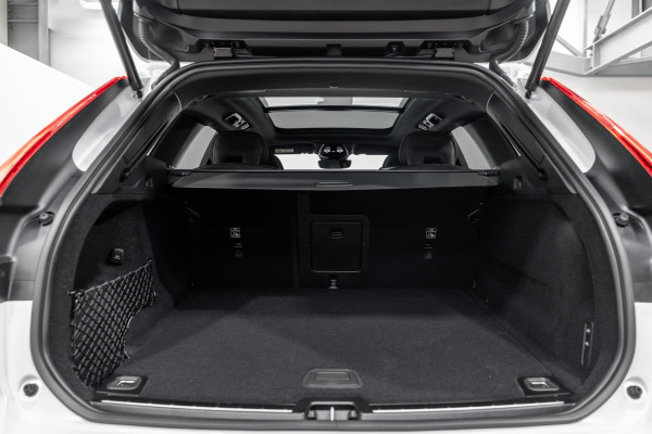 2026 Volvo XC60 UZ B5 Ultra Dark 2L Petrol Hybrid AWD SUV Image 8