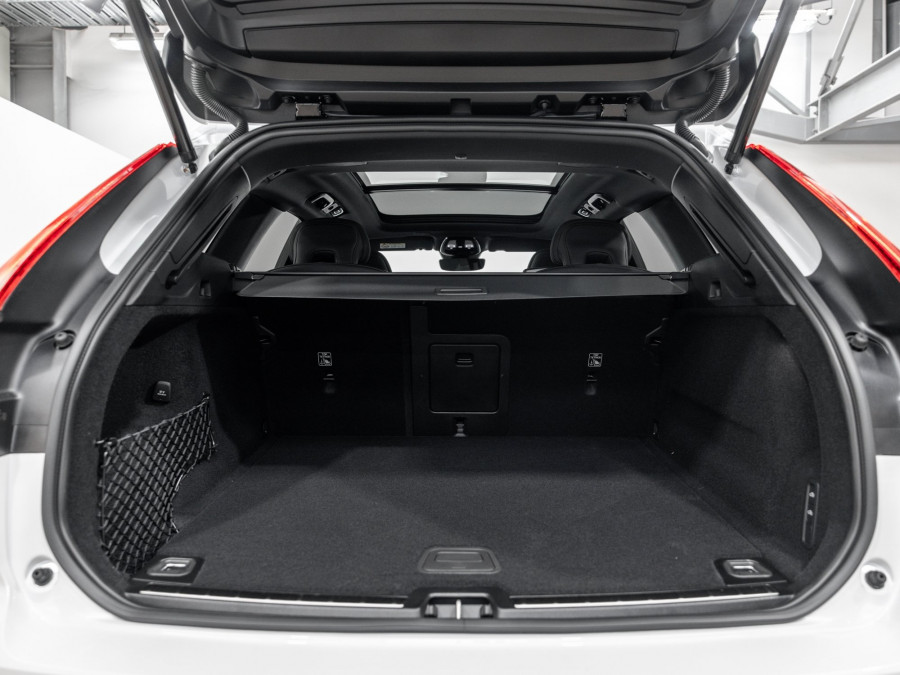 2026 Volvo XC60 UZ B5 Ultra Dark 2L Petrol Hybrid AWD SUV Image 8