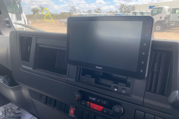 2026 Isuzu  NQR 88/80-190 AM D45 Cab Chassis Image 12