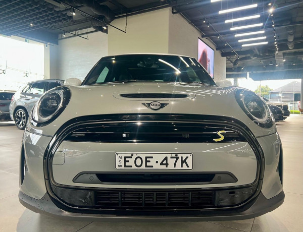2021 MINI Cooper F56 LCI-2 Cooper SE MINI Yours Hatch image 9