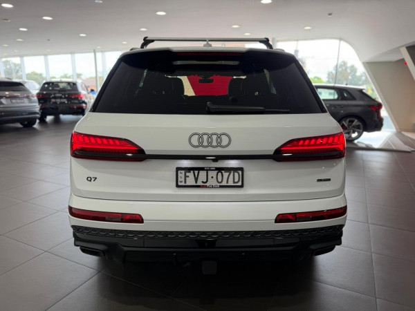 2025 Audi Q7 4M 55 TFSI S line SUV image 6
