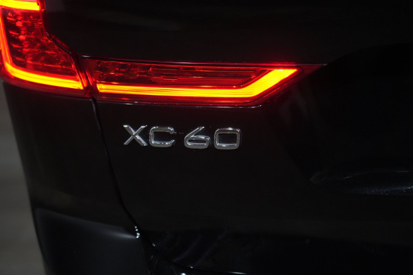 2018 Volvo XC60 UZ T8 R-Design SUV image 9