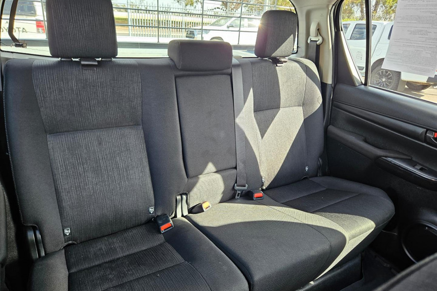 2022 Toyota HiLux GUN126R SR Double-Cab Cab-Chassis Image 22