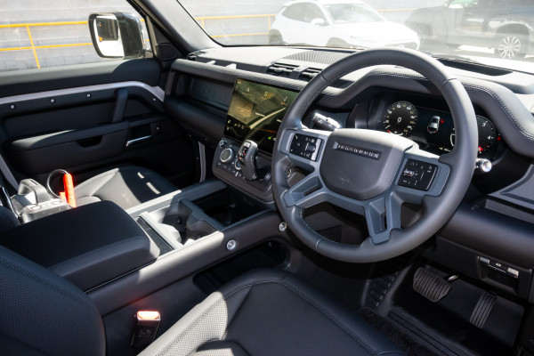 2026 Land Rover Defender L663 110 D350 X-Dynamic SE SUV image 14