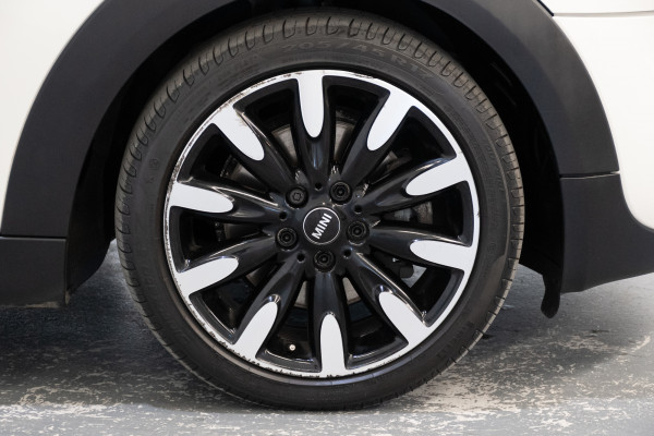 2015 MINI Cooper S Hatch image 5