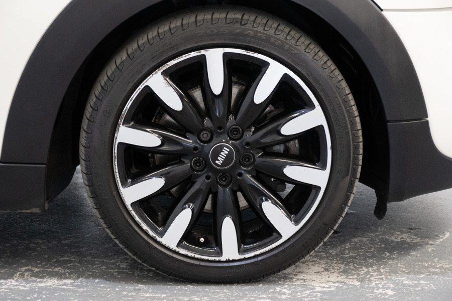 2015 MINI Cooper S Hatch Image 5