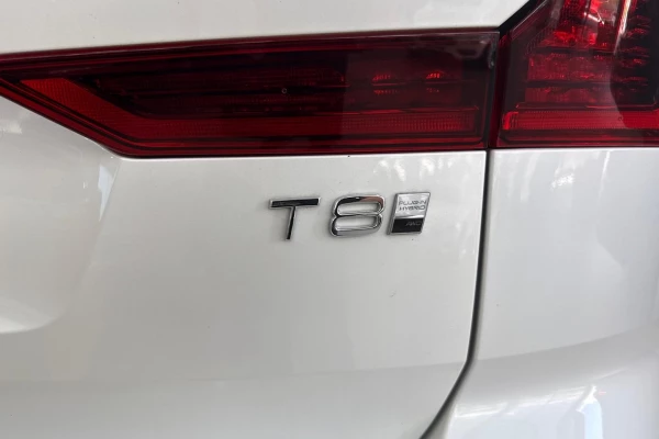 2025 MY26 Volvo XC60 UZ Ultra T8 Plug-in Hybrid Dark SUV Image 7