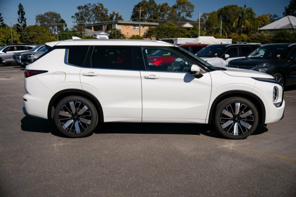 2025 Mitsubishi Outlander ZM Exceed SUV Image 4